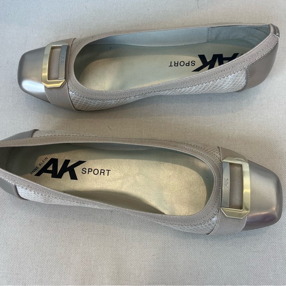 Anne Klein Women Shoe Size 11 Gold Snake Print Slip On Cap Toe Ballet Flat - Picture 9 of 10